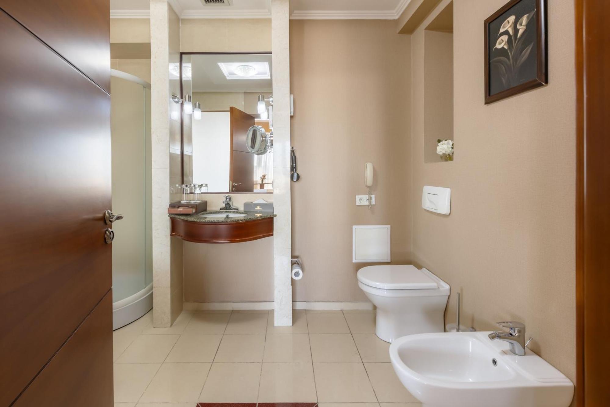 Regardal Hotel Almaty Bagian luar foto