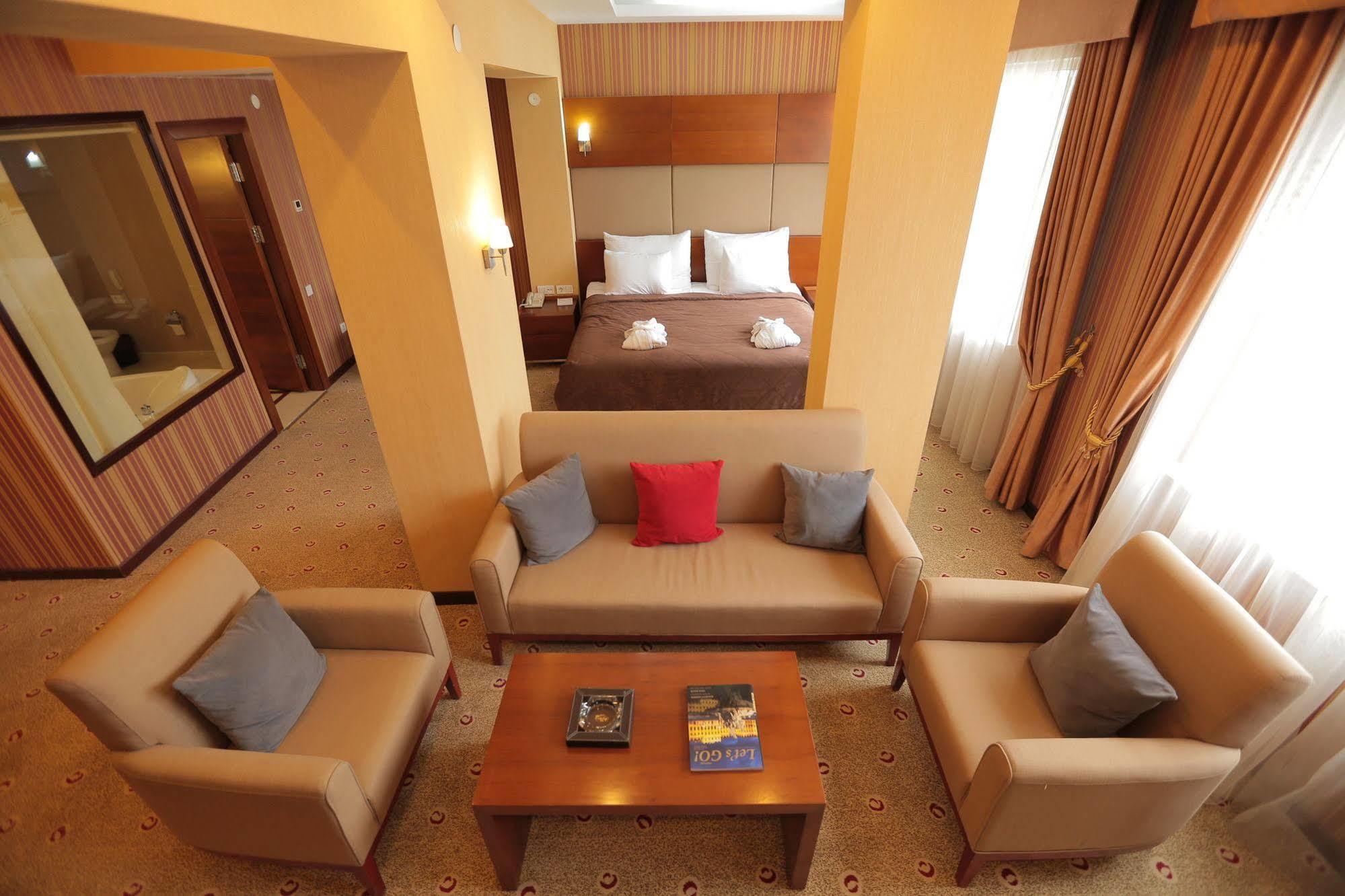 Regardal Hotel Almaty Bagian luar foto