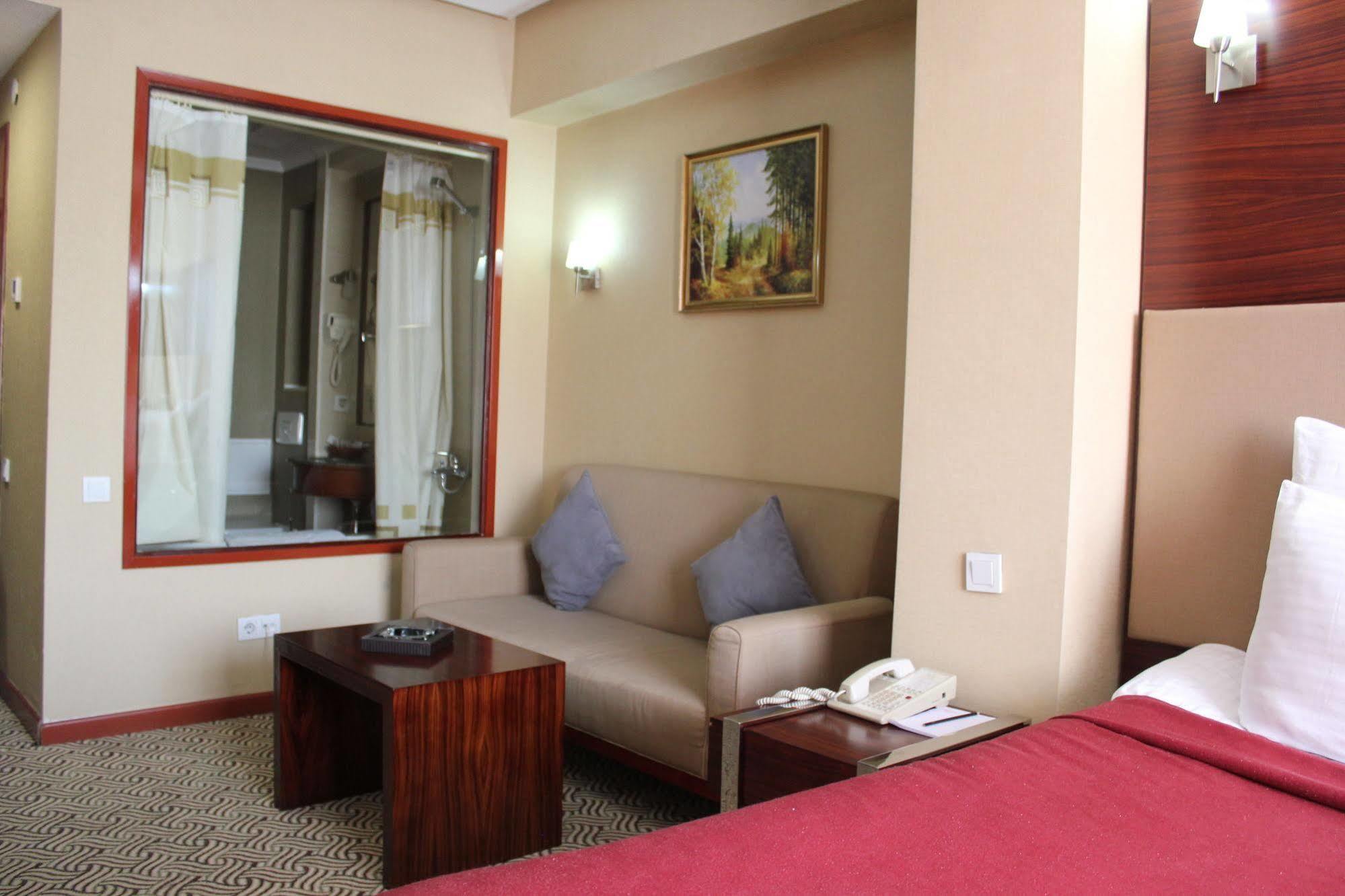 Regardal Hotel Almaty Bagian luar foto
