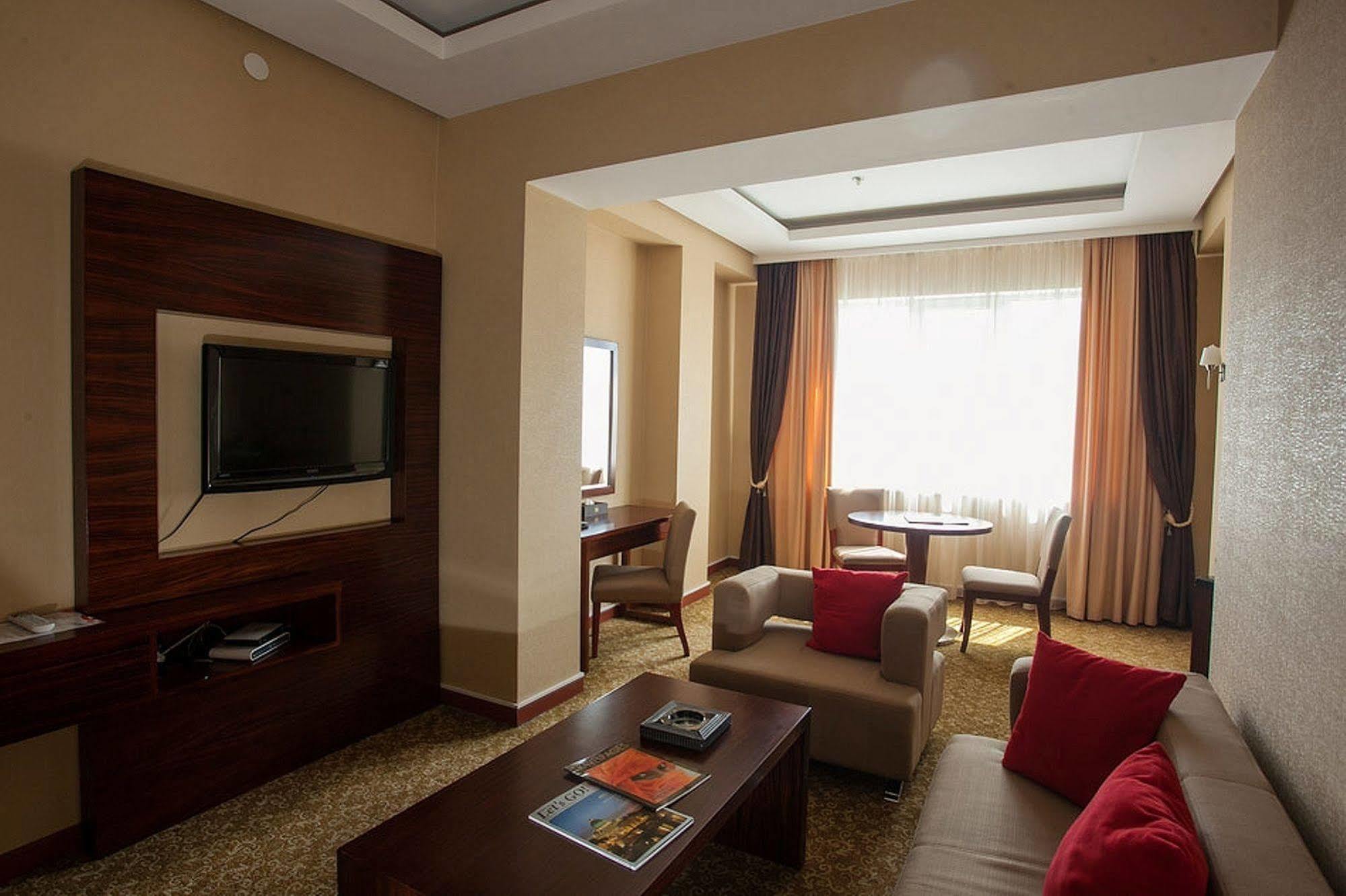 Regardal Hotel Almaty Bagian luar foto